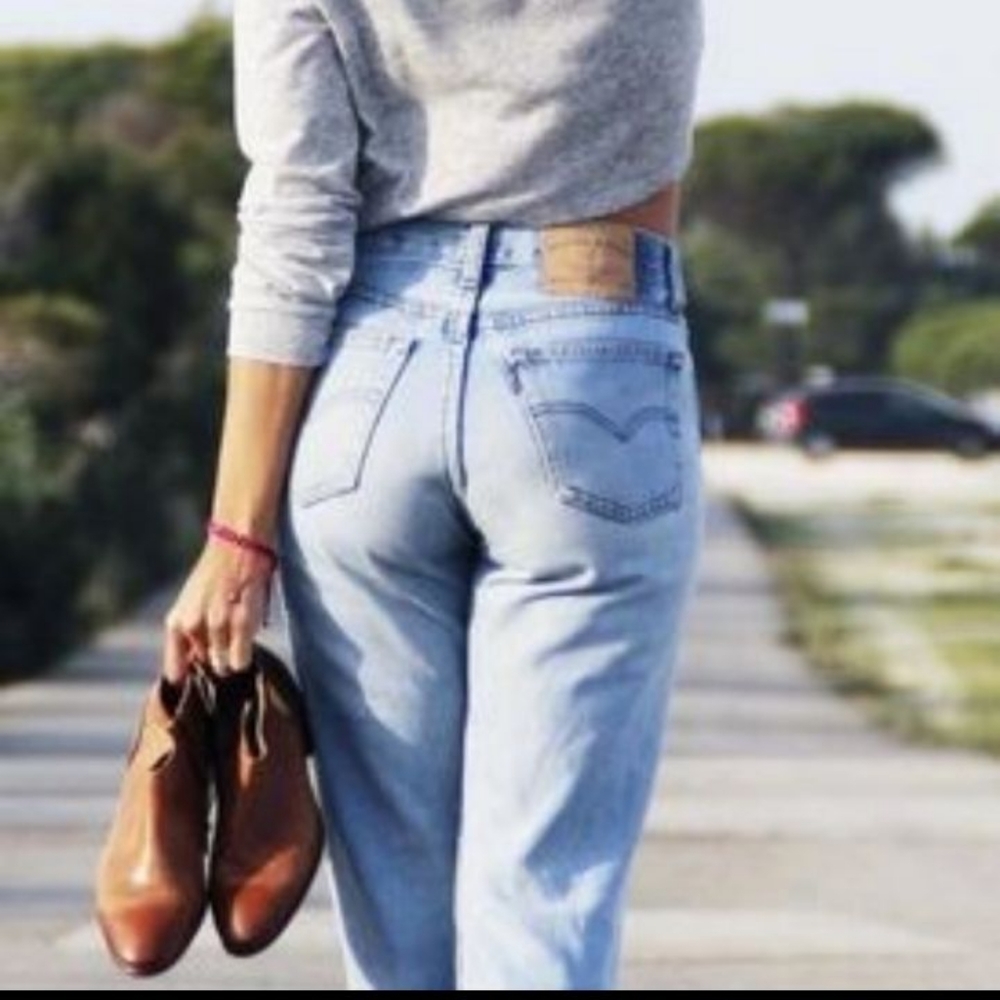 Vintage 1990's Levi's 550 High Rise Tapered Leg Mom Jeans.